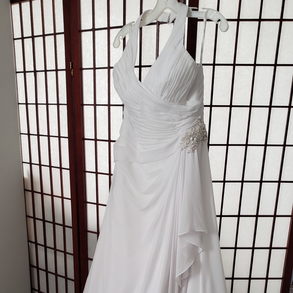Size 8 Pleated Chiffon Halter Wedding Dress